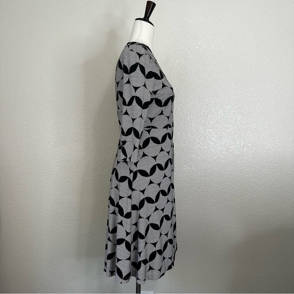 Diane Von Furstenberg 100% Silk Jersey Black White Geometric Wrap Dress, Size 2 - Picture 6 of 11